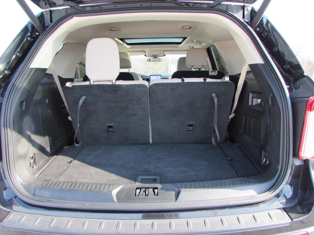 Used 2022 Ford Explorer XLT w/ Equipment Group 202A image 28