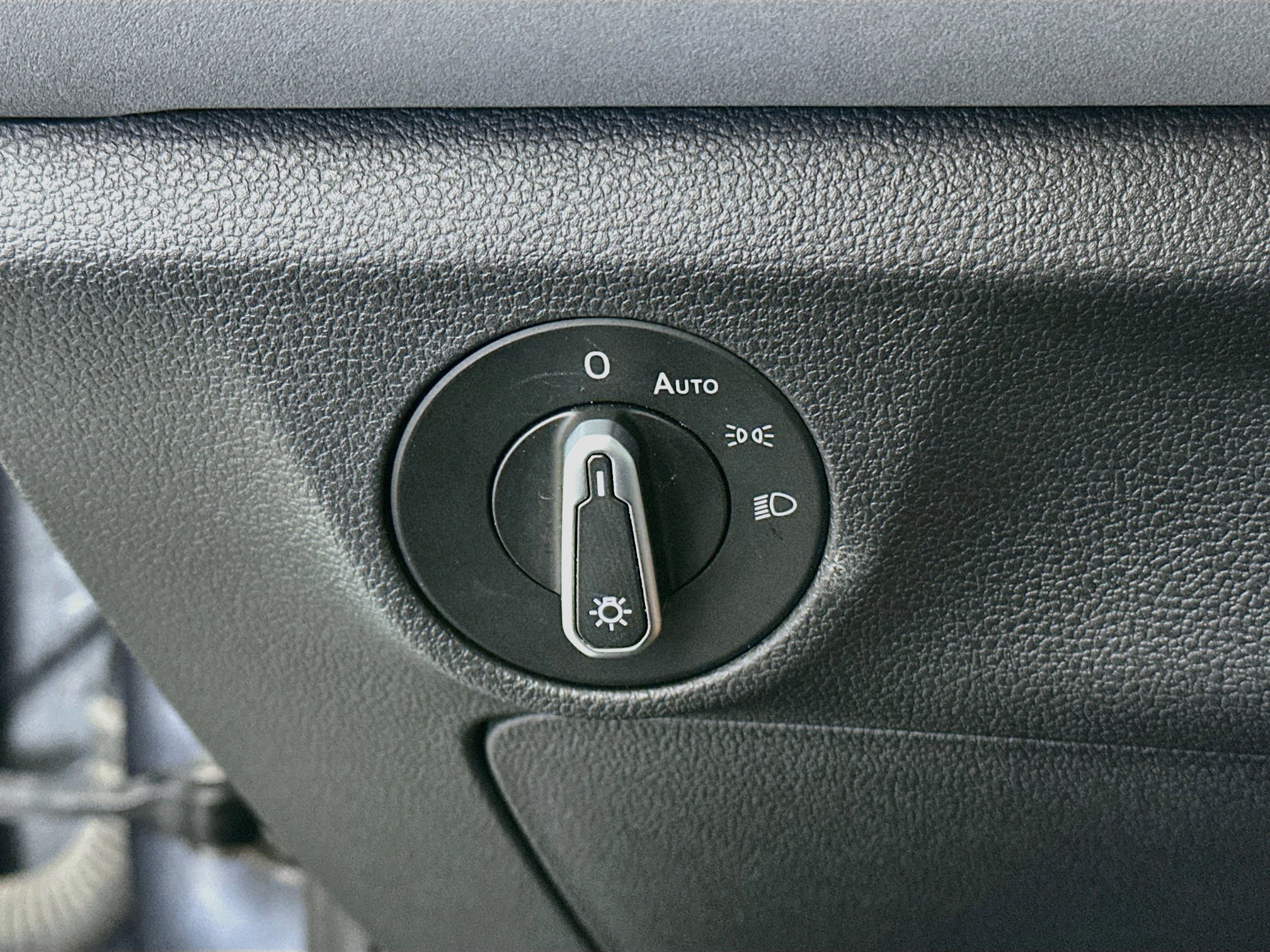Used 2025 Volkswagen Jetta SE FWD image 17