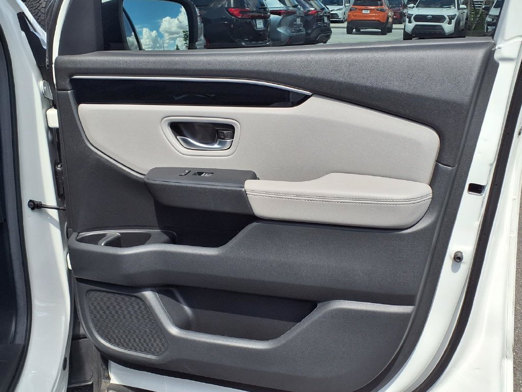 Used 2025 Honda Pilot EX-L image 12