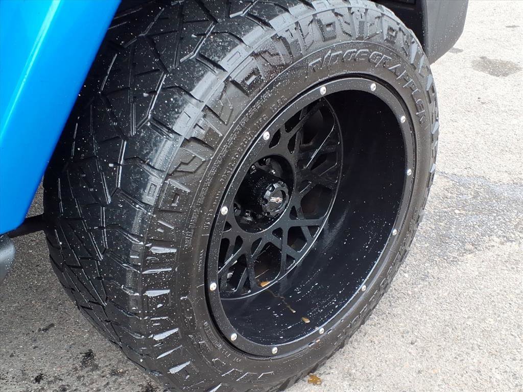 Used 2015 Jeep Wrangler Unlimited Sahara w/ Connectivity Group image 10