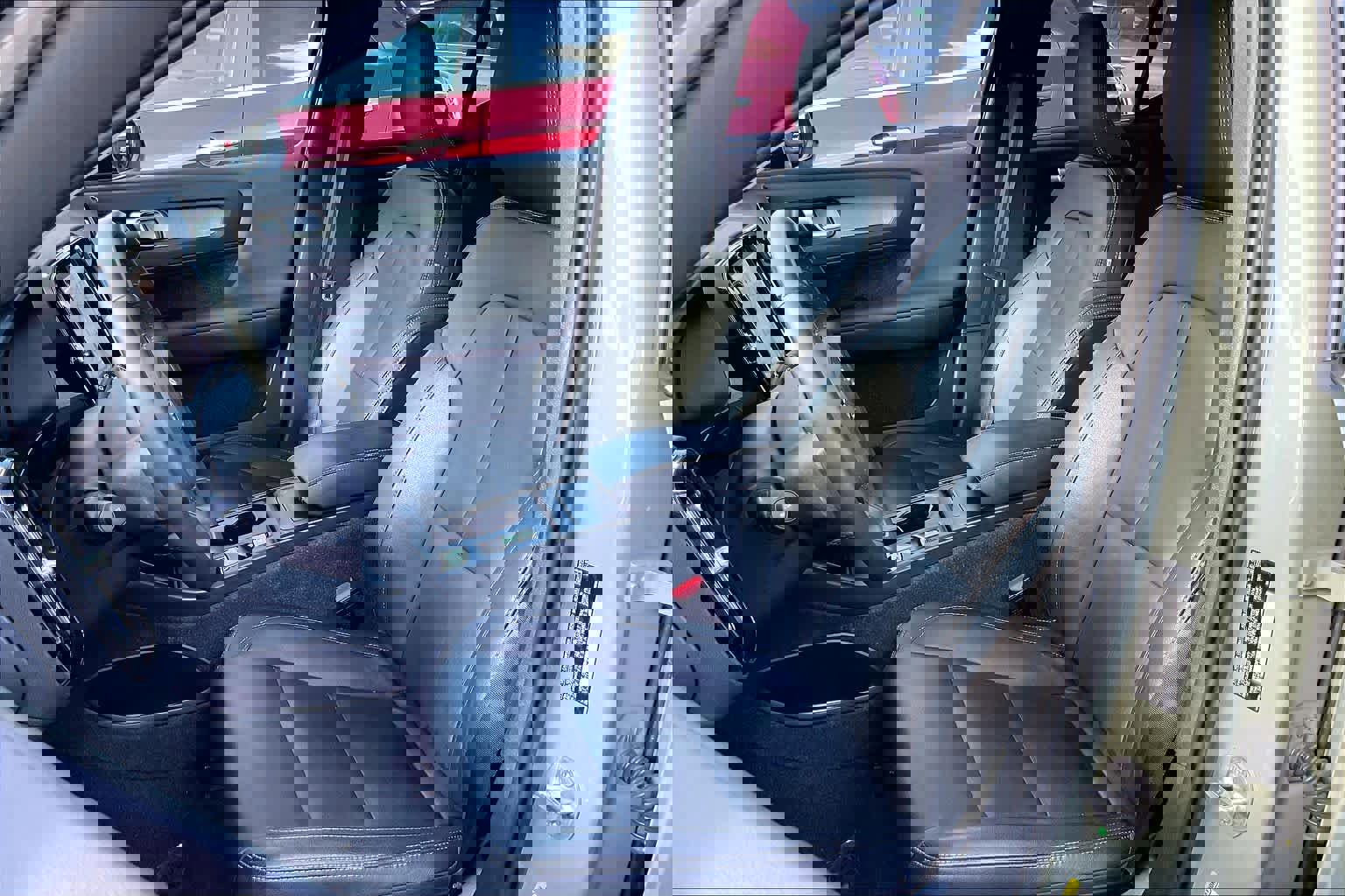 Used 2024 Volvo XC40 B5 Core image 24