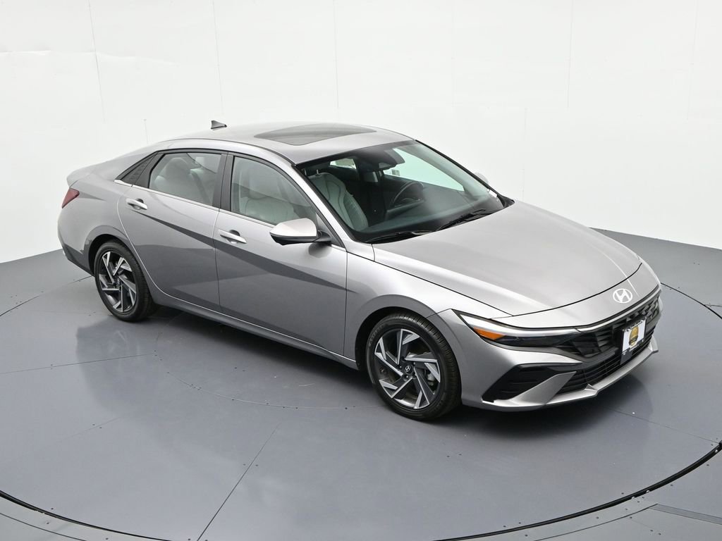 Used 2024 Hyundai Elantra Limited image 26