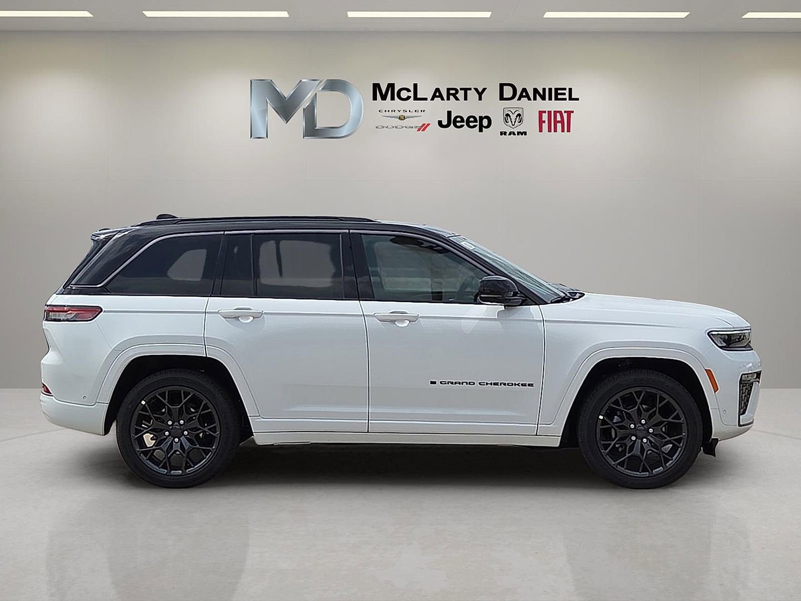 New 2026 Jeep Grand Cherokee Summit w/ Obsidian Package AWD/4WD image 6