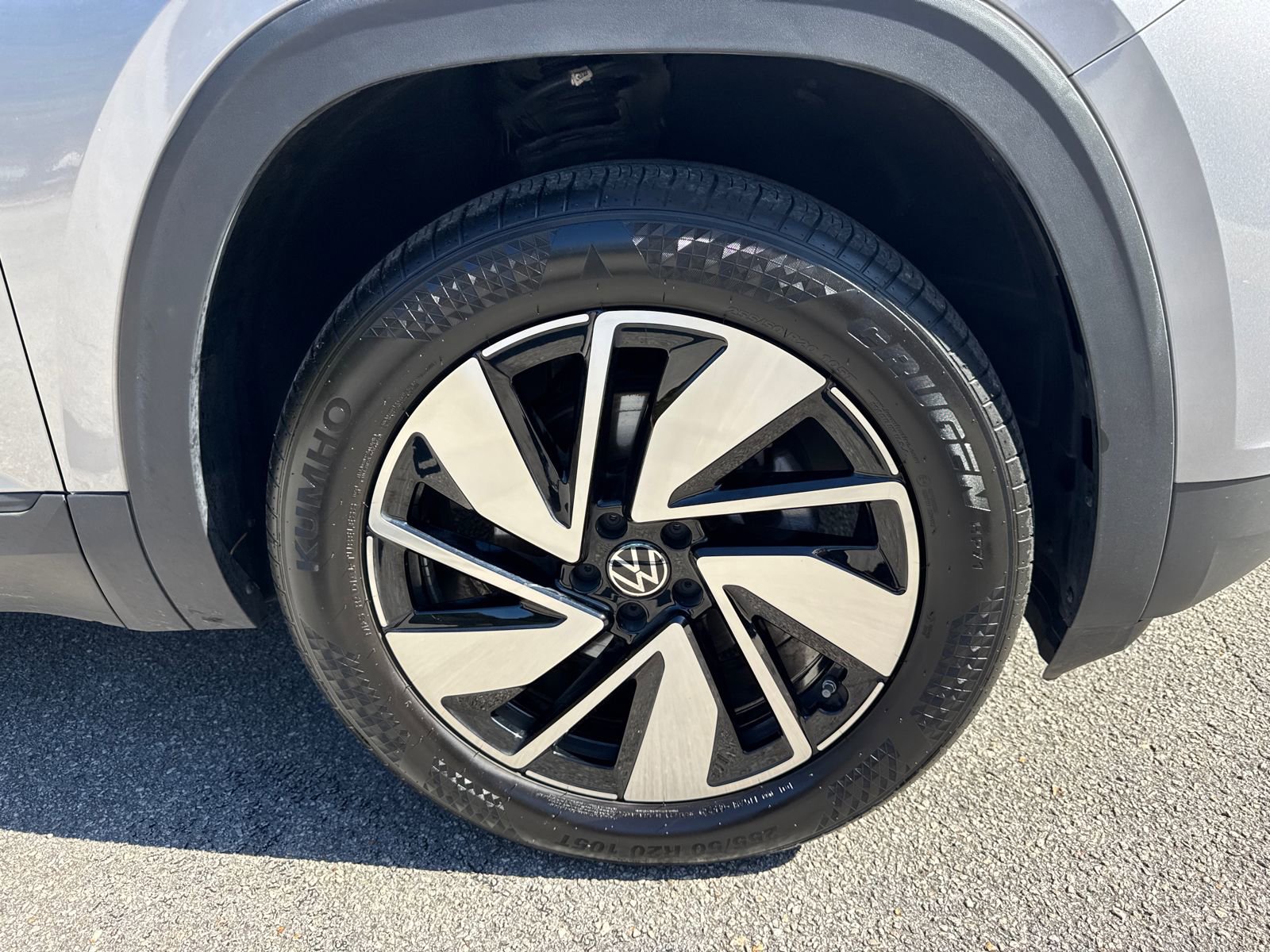 Used 2025 Volkswagen Atlas SE image 12