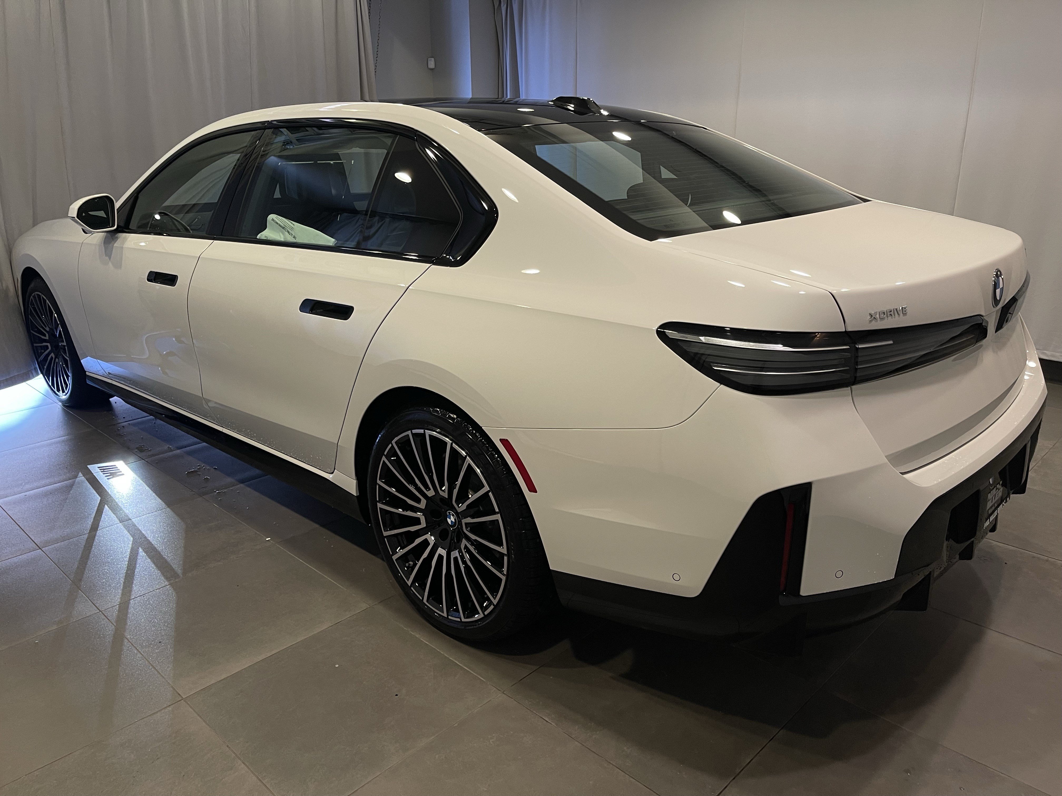 New 2027 BMW 740i xDrive w/ M Sport Package AWD/4WD image 4