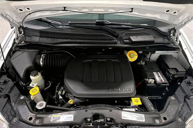 Used 2019 Dodge Grand Caravan SE w/ UConnect Hands-Free Group image 32