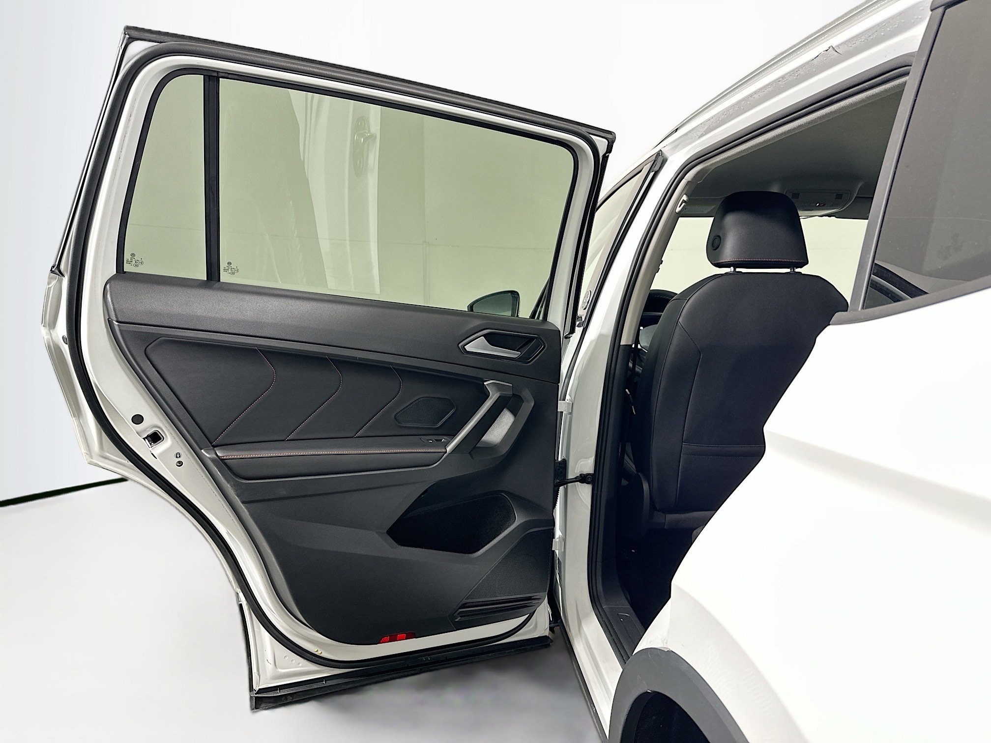 Used 2024 Volkswagen Tiguan Wolfsburg Edition image 25