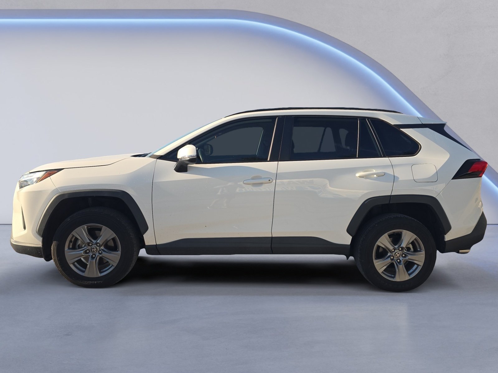 Used 2022 Toyota RAV4 XLE w/ Convenience Package AWD/4WD image 3
