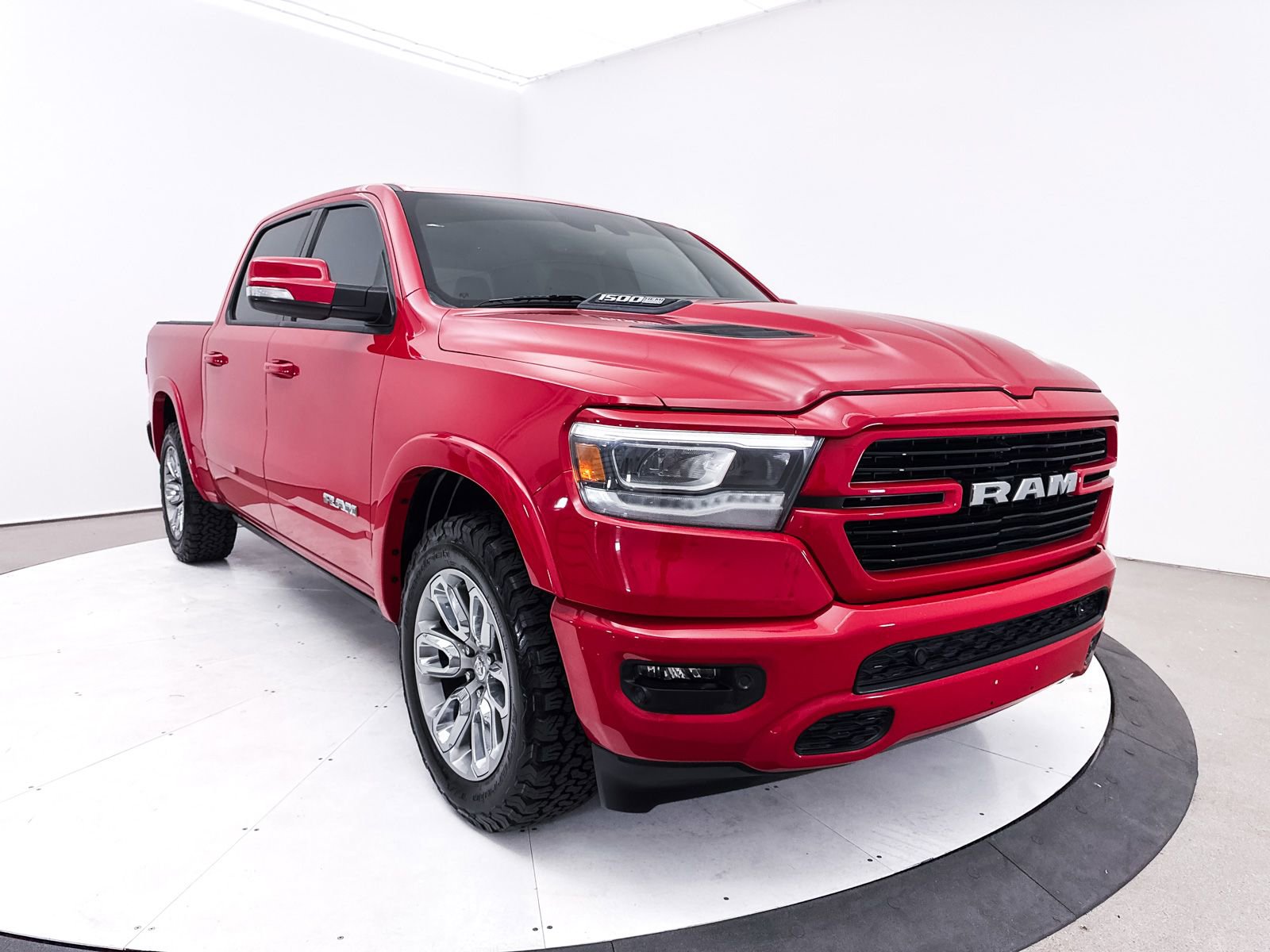 Used 2022 RAM 1500 Laramie w/ Sport Appearance Package image 9