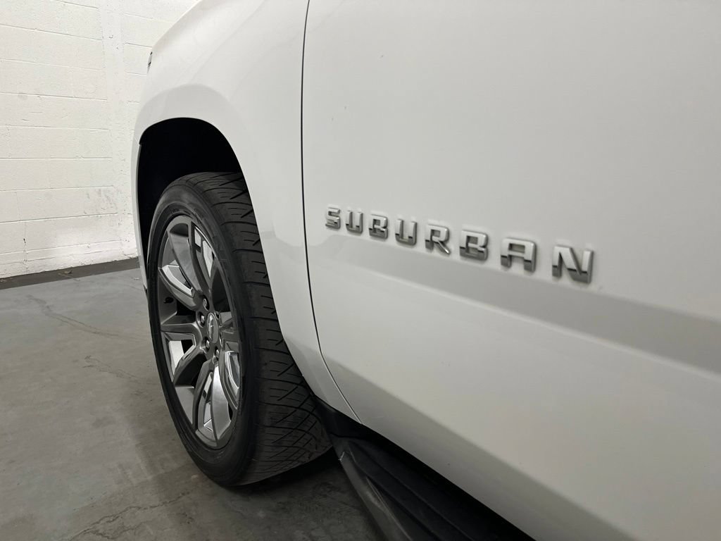 Used 2020 Chevrolet Suburban LT w/ Luxury Package RWD image 23