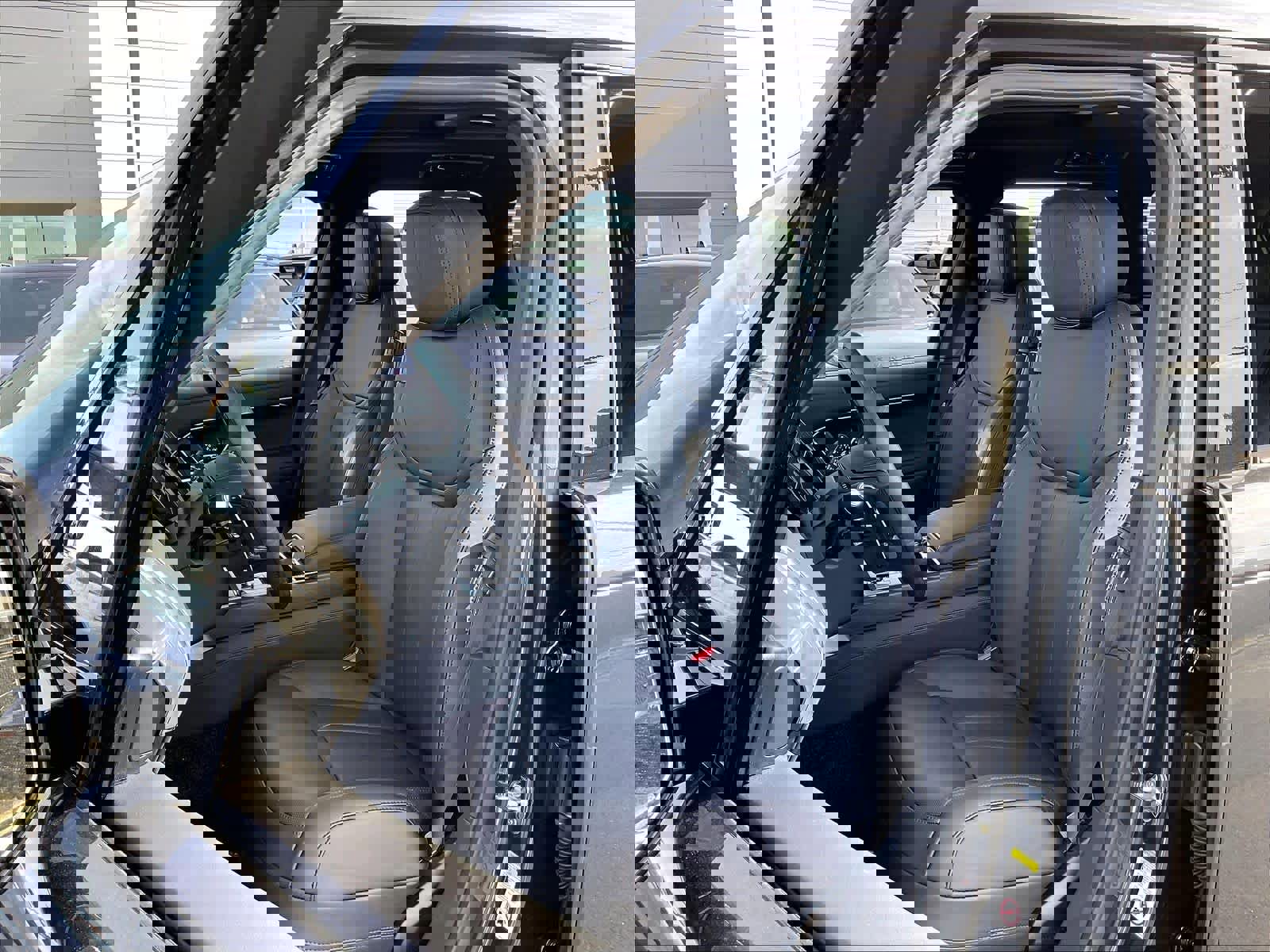 New 2025 Land Rover Range Rover SE image 11