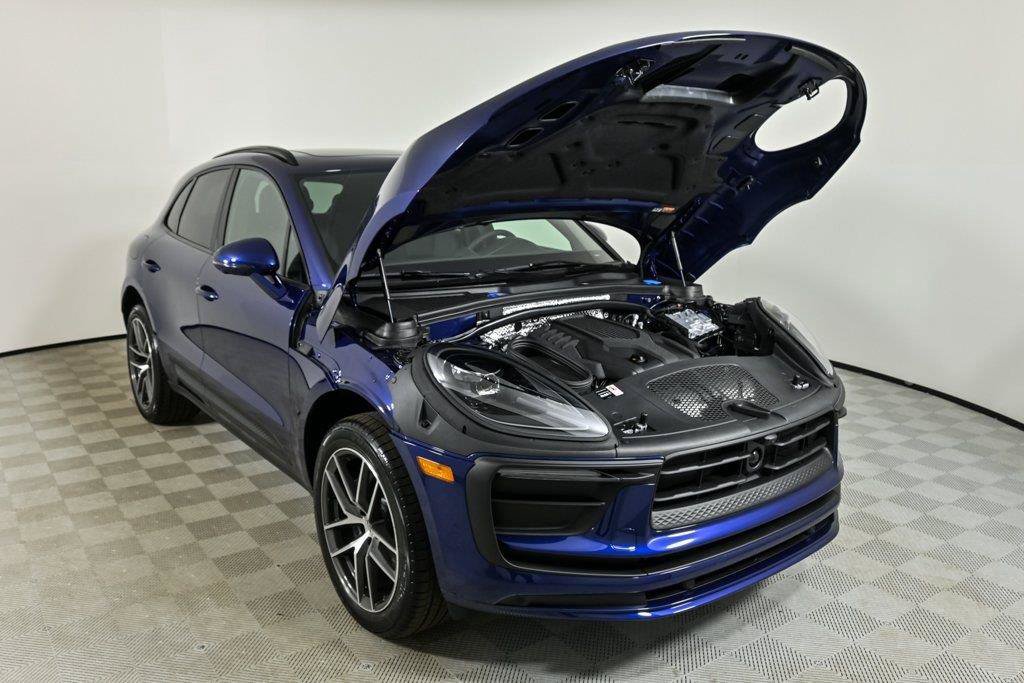 Used 2026 Porsche Macan AWD/4WD image 34