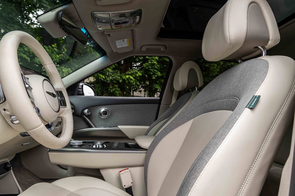 Used 2024 Genesis GV60 RWD image 9