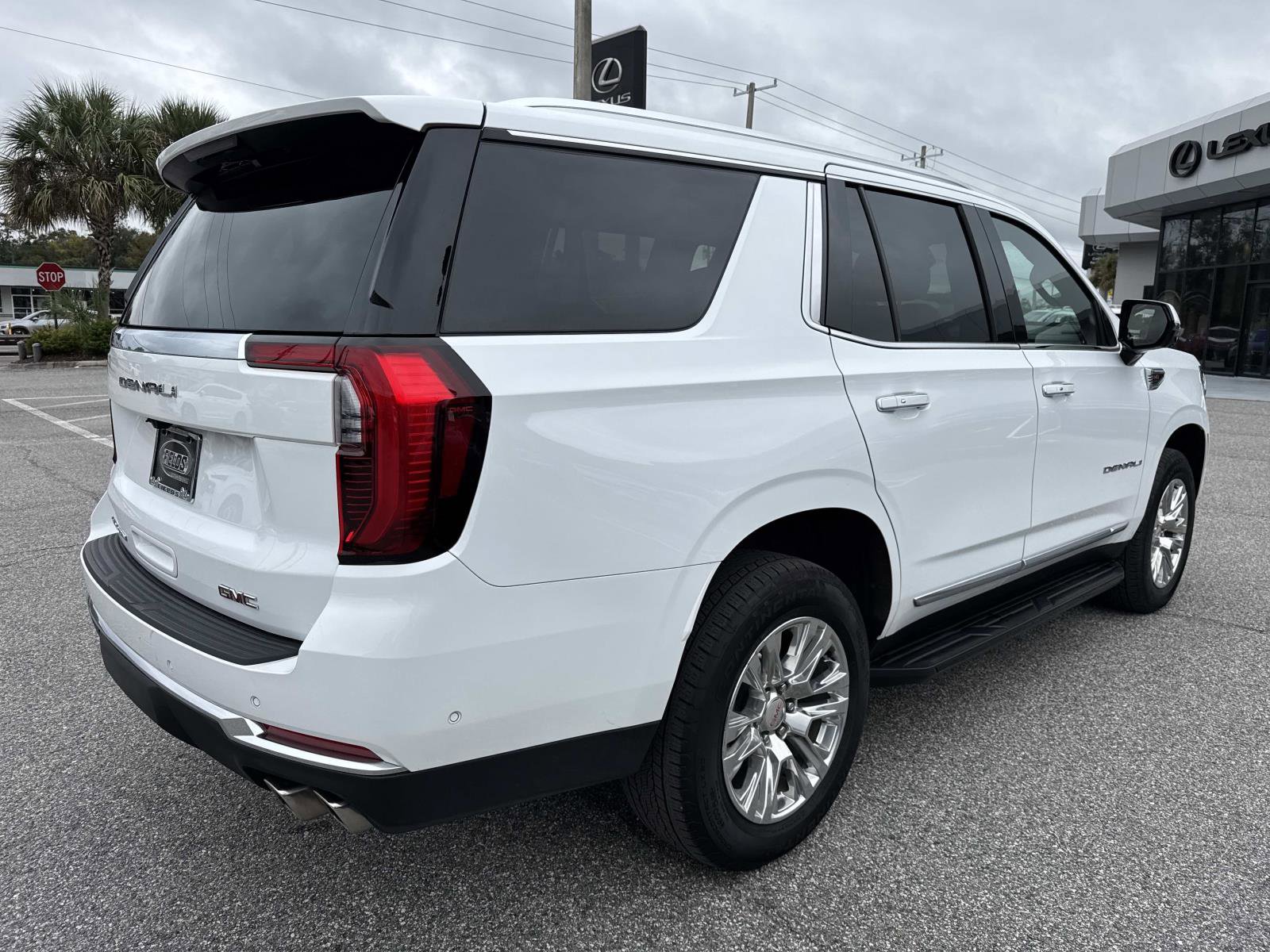 Used 2025 GMC Yukon Denali image 3