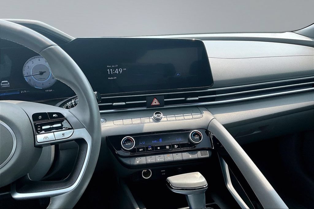 Used 2025 Hyundai Elantra SEL FWD image 6