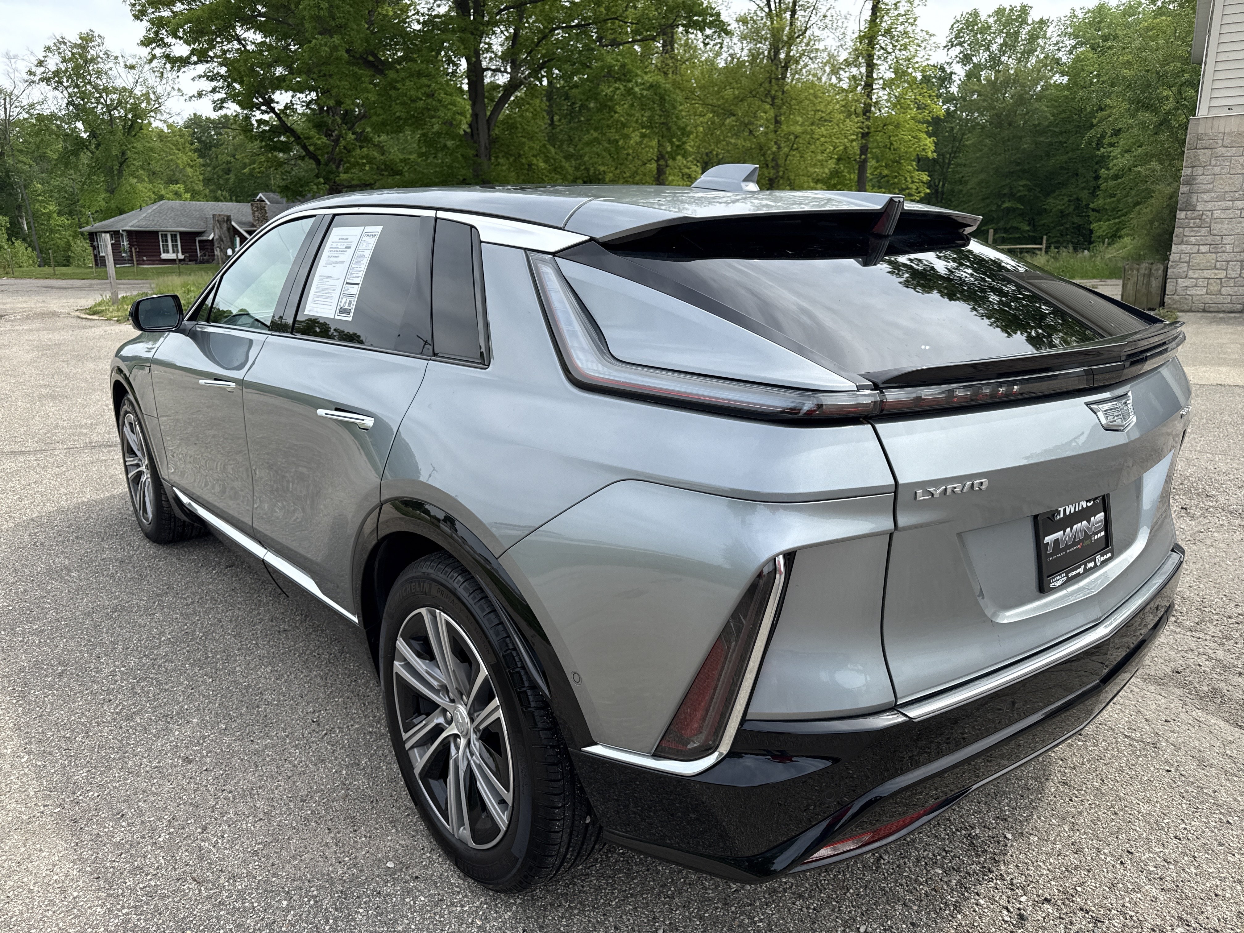 Used 2024 Cadillac Lyriq Luxury w/ LPO, Floor Liner Package AWD/4WD image 9