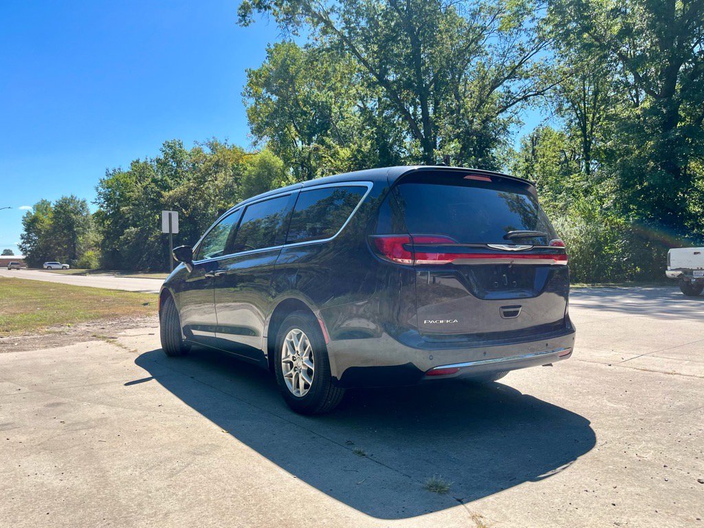 New 2026 Chrysler Pacifica Select image 8