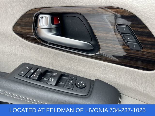 Used 2023 Chrysler Pacifica Limited image 24