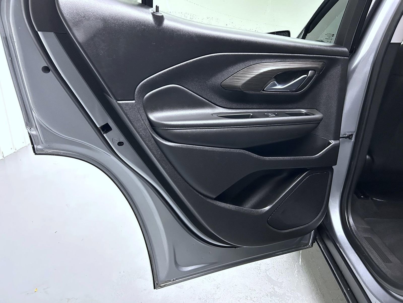 Used 2023 GMC Terrain SLE w/ Elevation Edition image 20