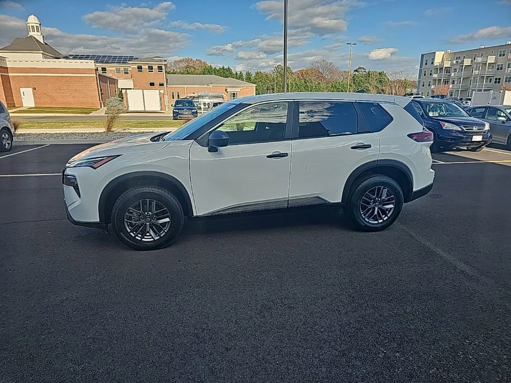 Used 2024 Nissan Rogue S image 4