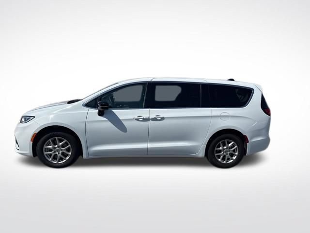 Used 2024 Chrysler Pacifica Touring-L FWD video 2