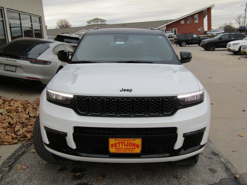 New 2025 Jeep Grand Cherokee L Summit w/ Obsidian Package image 13