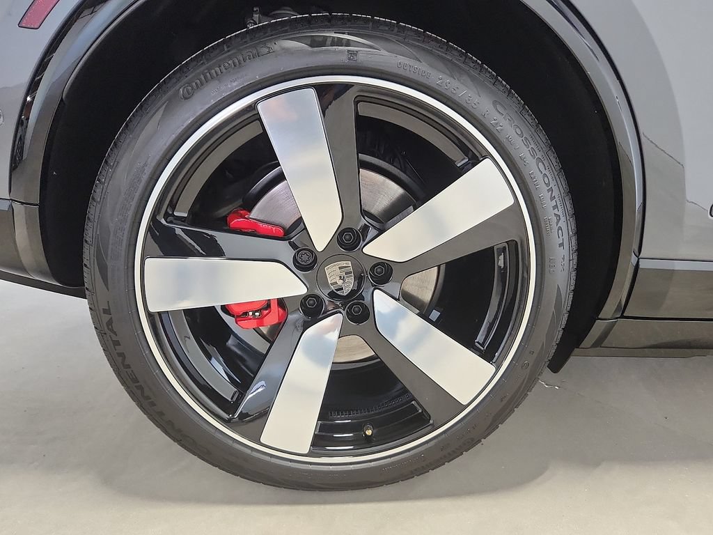 New 2026 Porsche Macan Turbo Electric AWD/4WD image 10