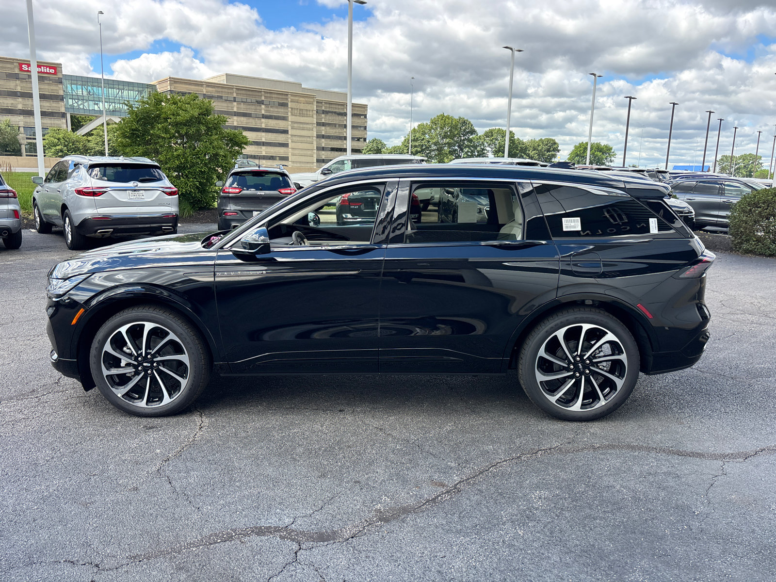 New 2026 Lincoln Nautilus Black Label AWD/4WD image 4