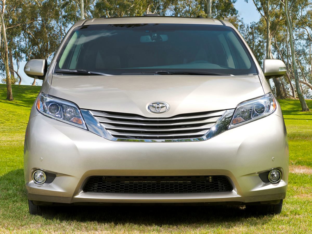 Used 2015 Toyota Sienna XLE Premium FWD image 1