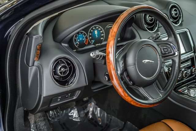 Used 2016 Jaguar XJ R-Sport AWD/4WD image 28