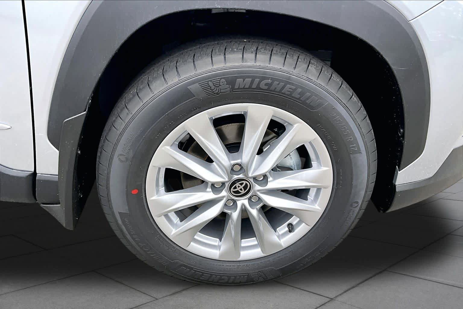 New 2026 Toyota Corolla Cross LE w/ Moonroof Package AWD/4WD image 12