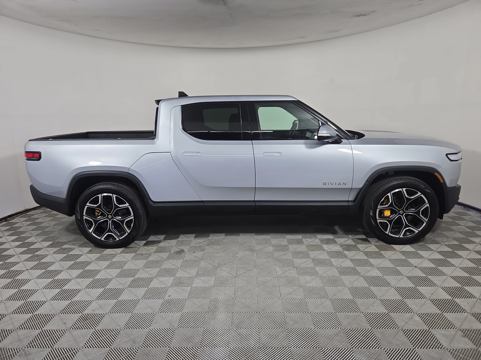 Used 2022 Rivian R1T Adventure AWD/4WD image 6