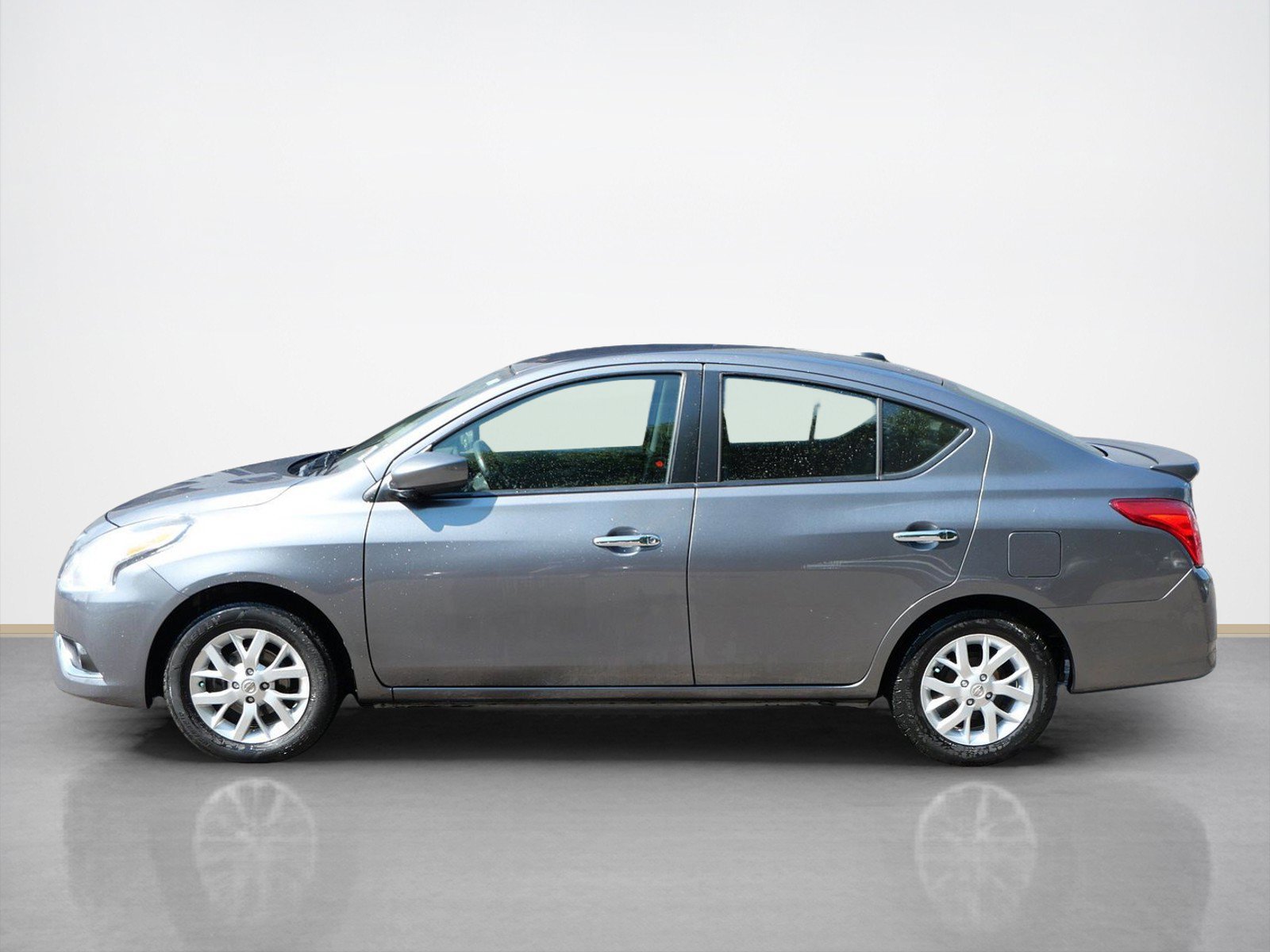 Used 2018 Nissan Versa SV w/ SV Special Edition Package FWD image 2