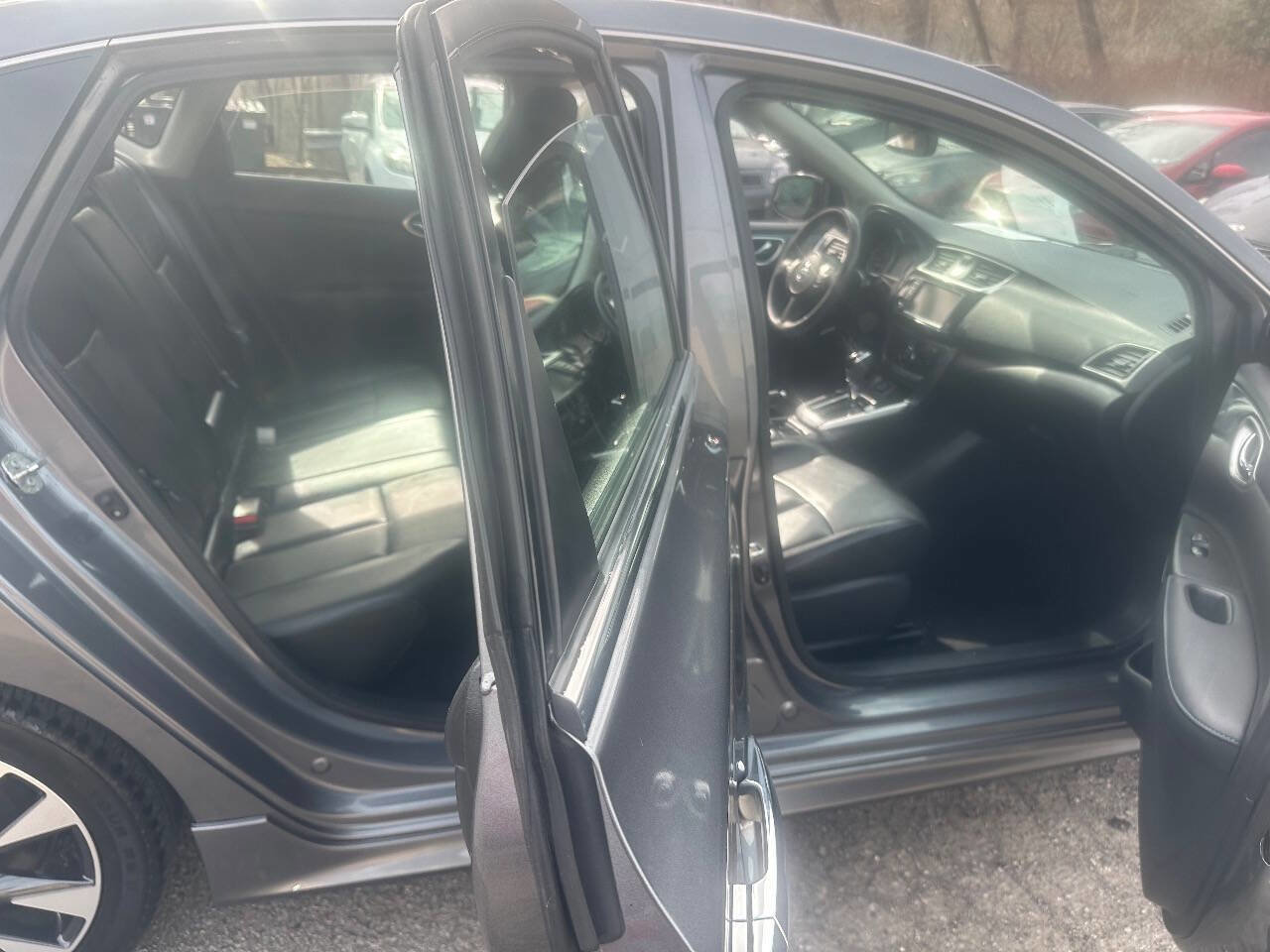 Used 2019 Nissan Sentra SR w/ Premium Package (SR) image 7