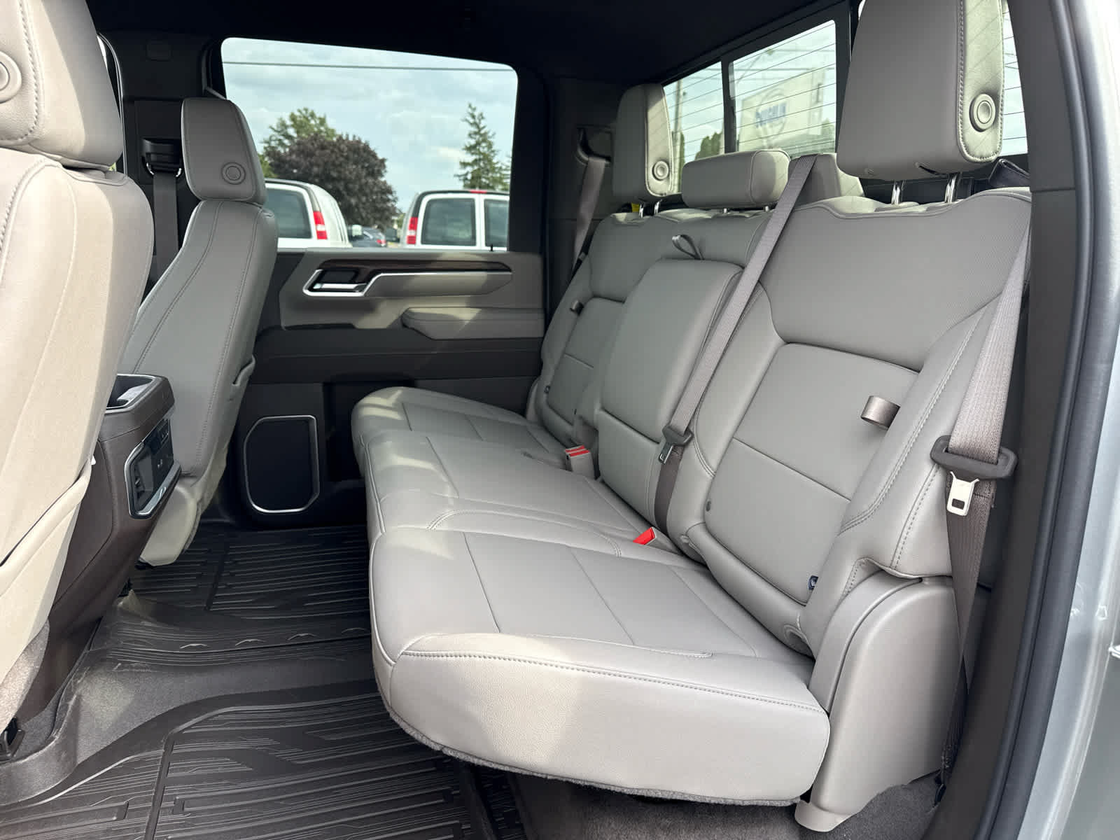 New 2026 GMC Sierra 3500 SLT w/ SLT Premium Package AWD/4WD image 24