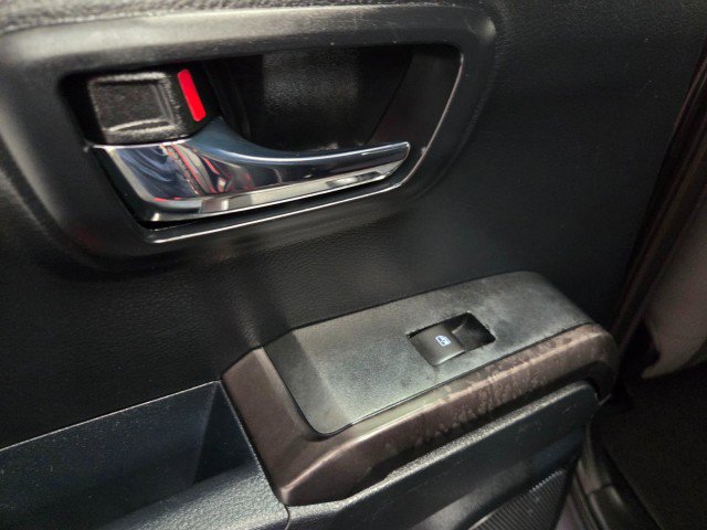 Used 2016 Toyota Tacoma TRD Sport image 38