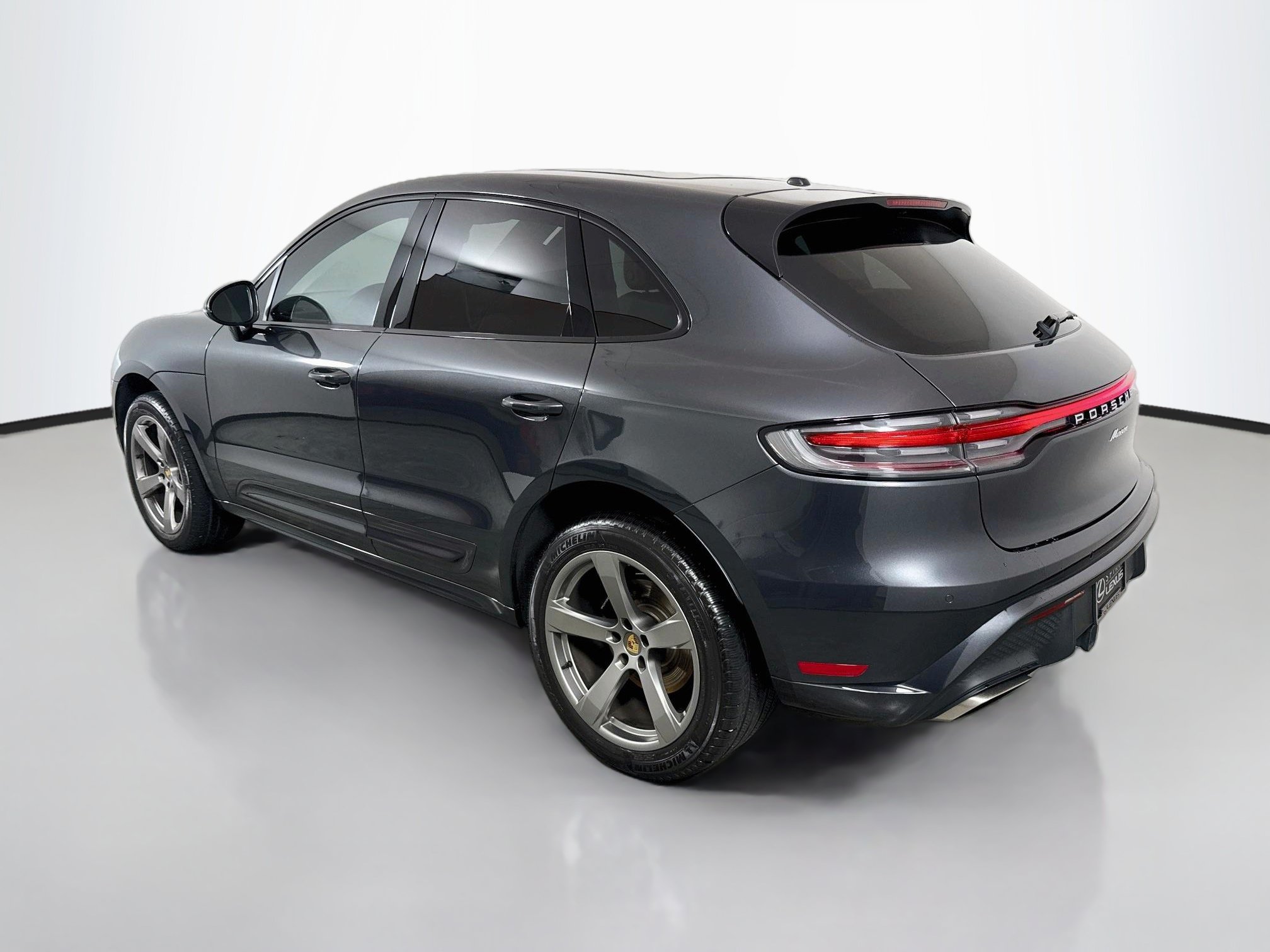 Used 2023 Porsche Macan AWD/4WD image 5