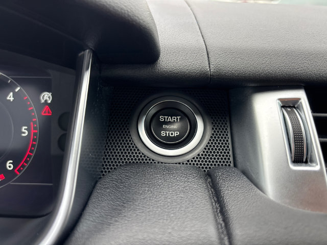 Used 2018 Land Rover Range Rover Sport HSE AWD/4WD image 18