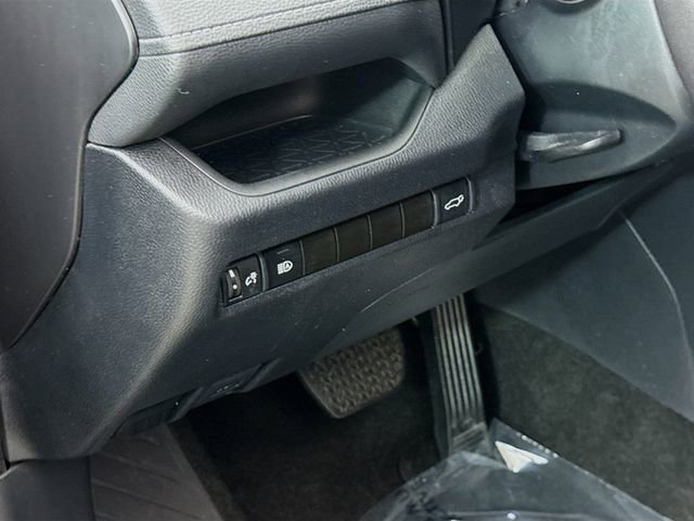 Used 2023 Toyota RAV4 XLE Premium image 10