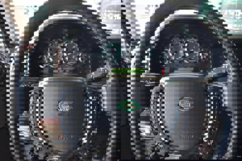 Used 2005 Land Rover Range Rover HSE image 31