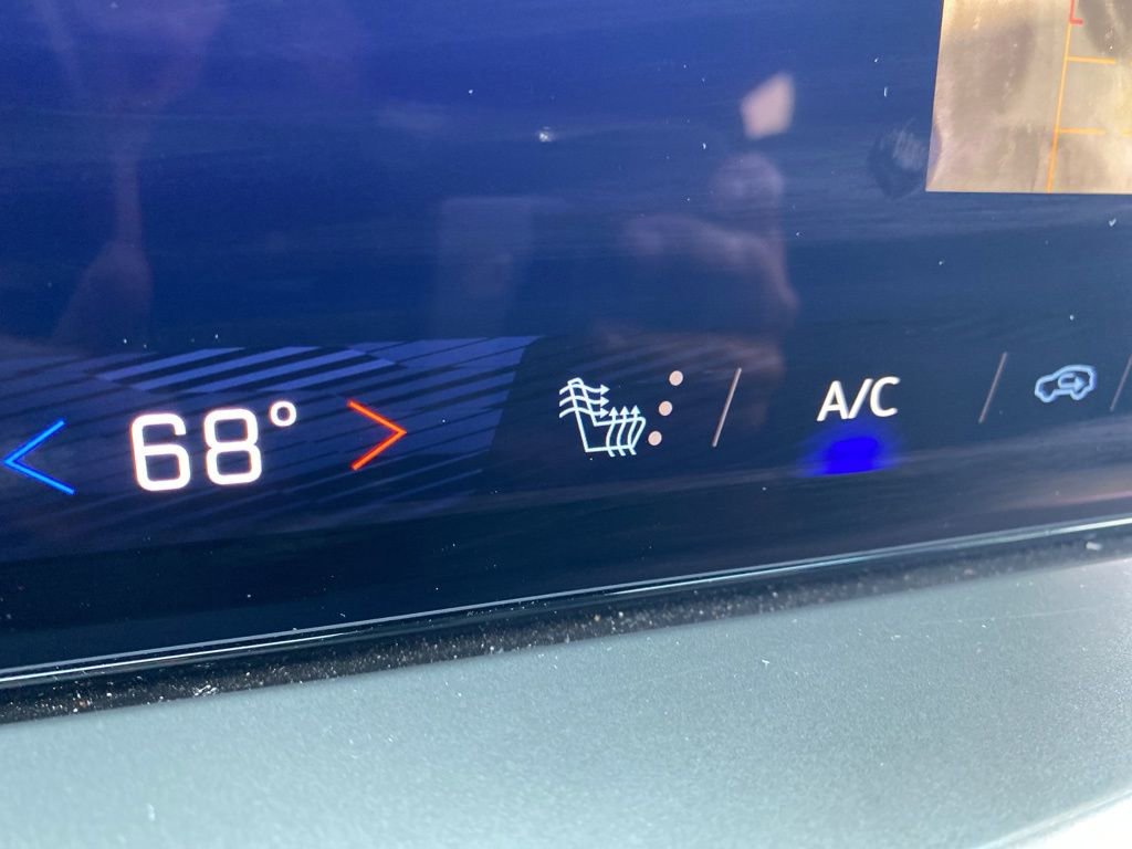 Used 2025 Chevrolet Traverse LT w/ Midnight/Sport Edition image 41