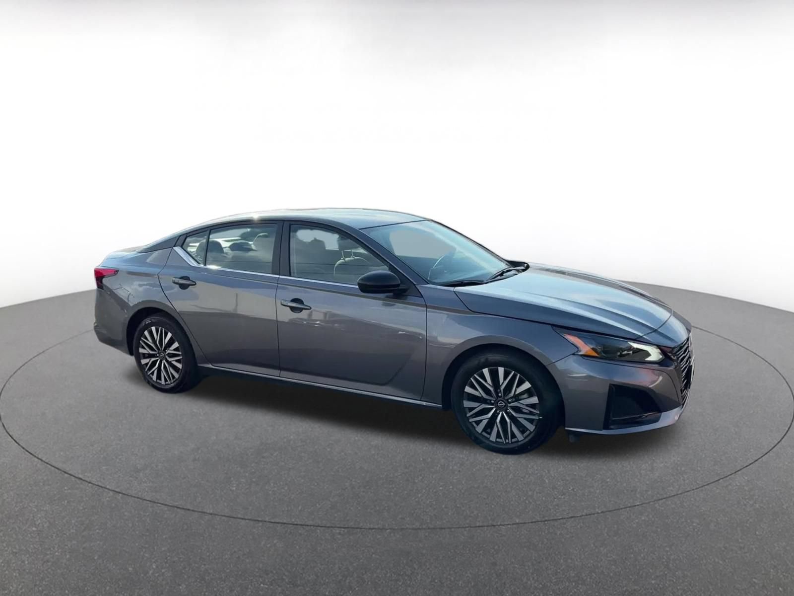 Used 2026 Nissan Altima 2.5 SV FWD image 2