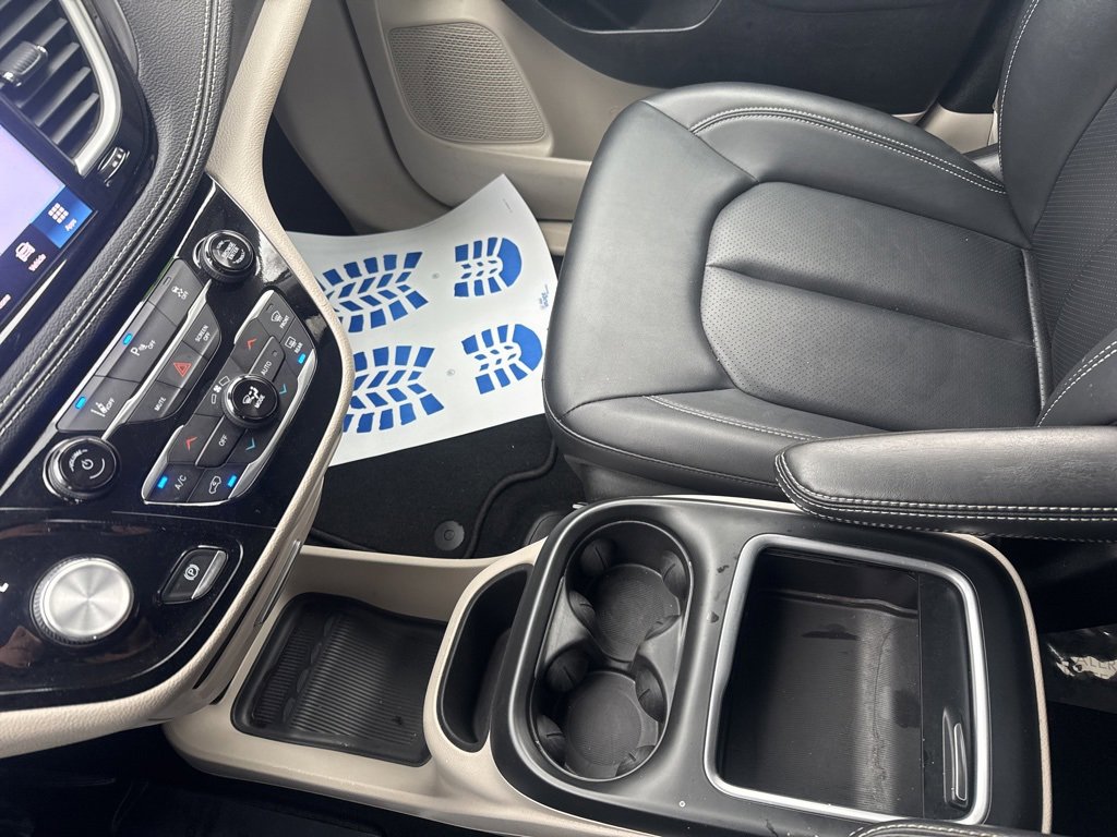 Used 2024 Chrysler Pacifica Select image 34