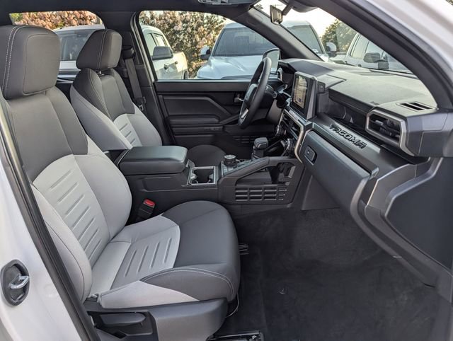 Used 2025 Toyota Tacoma TRD Off-Road AWD/4WD image 32