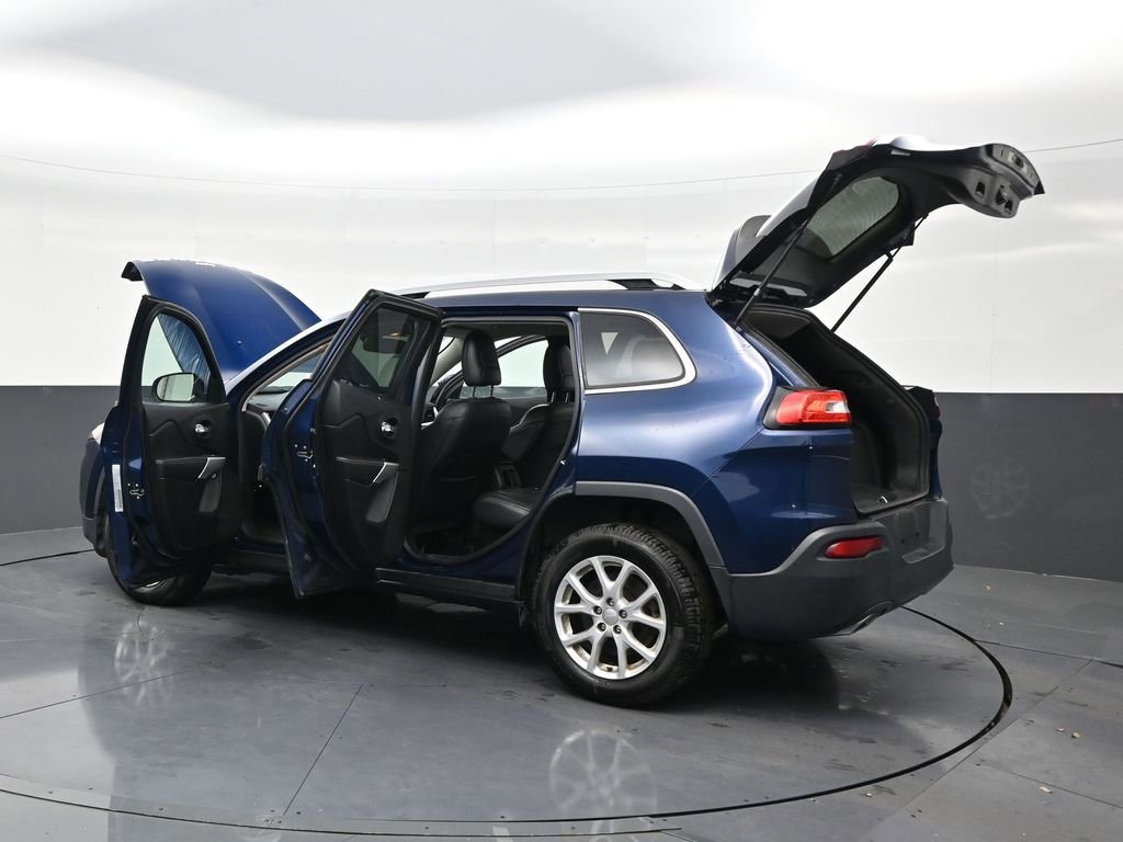 Used 2018 Jeep Cherokee Latitude Plus w/ Cold Weather Group image 30