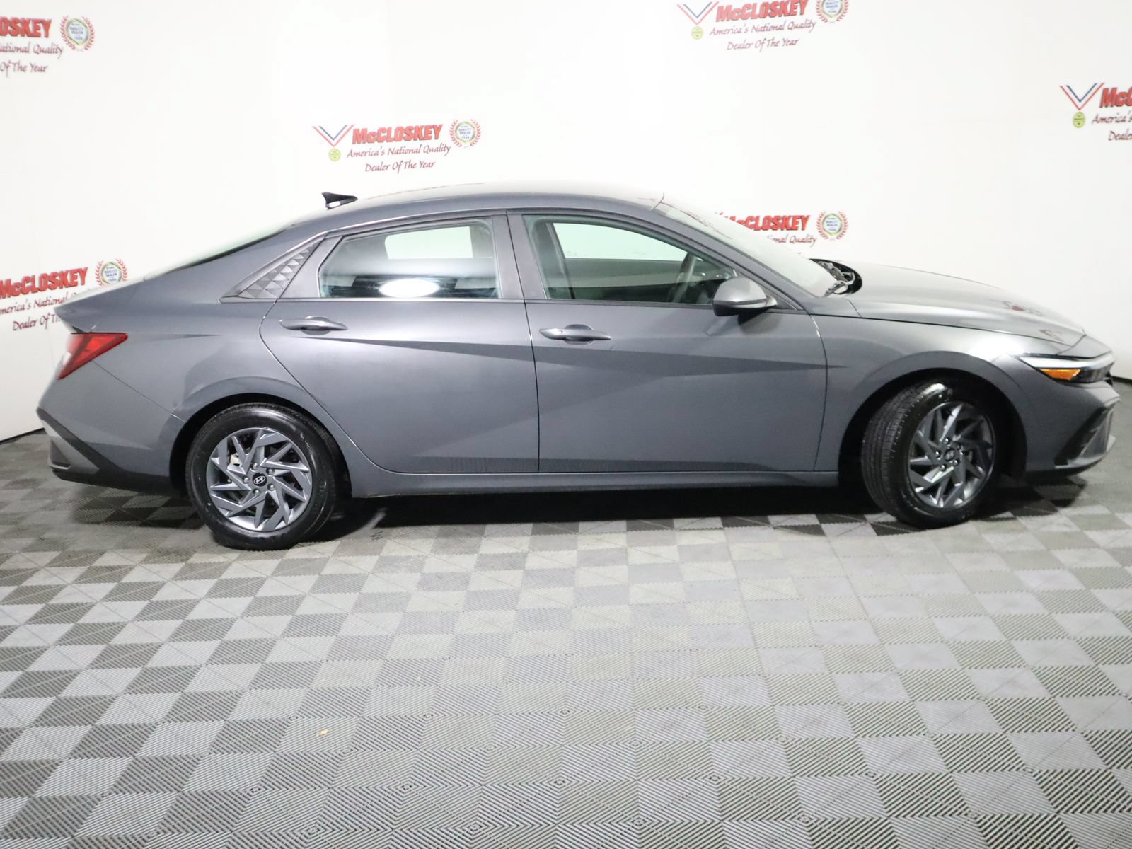 Used 2024 Hyundai Elantra SEL FWD image 3