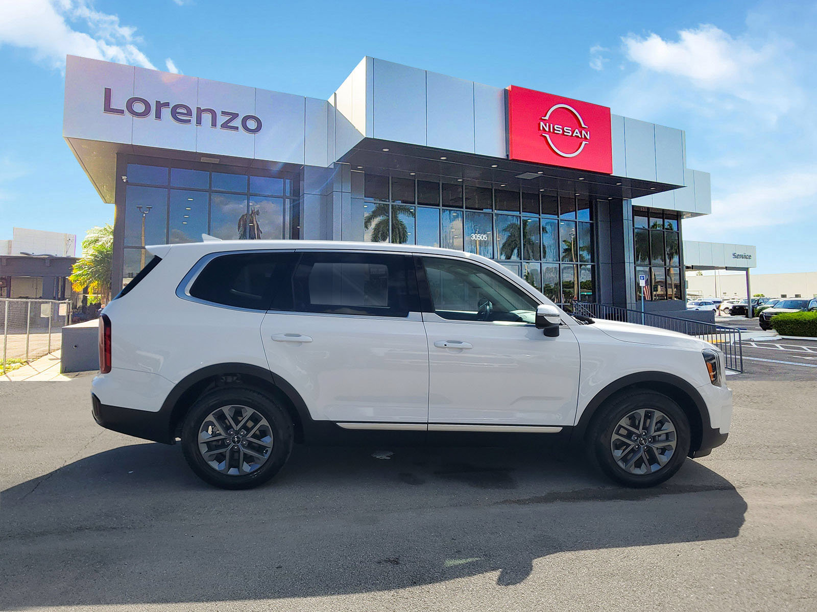 Used 2024 Kia Telluride LX FWD image 4
