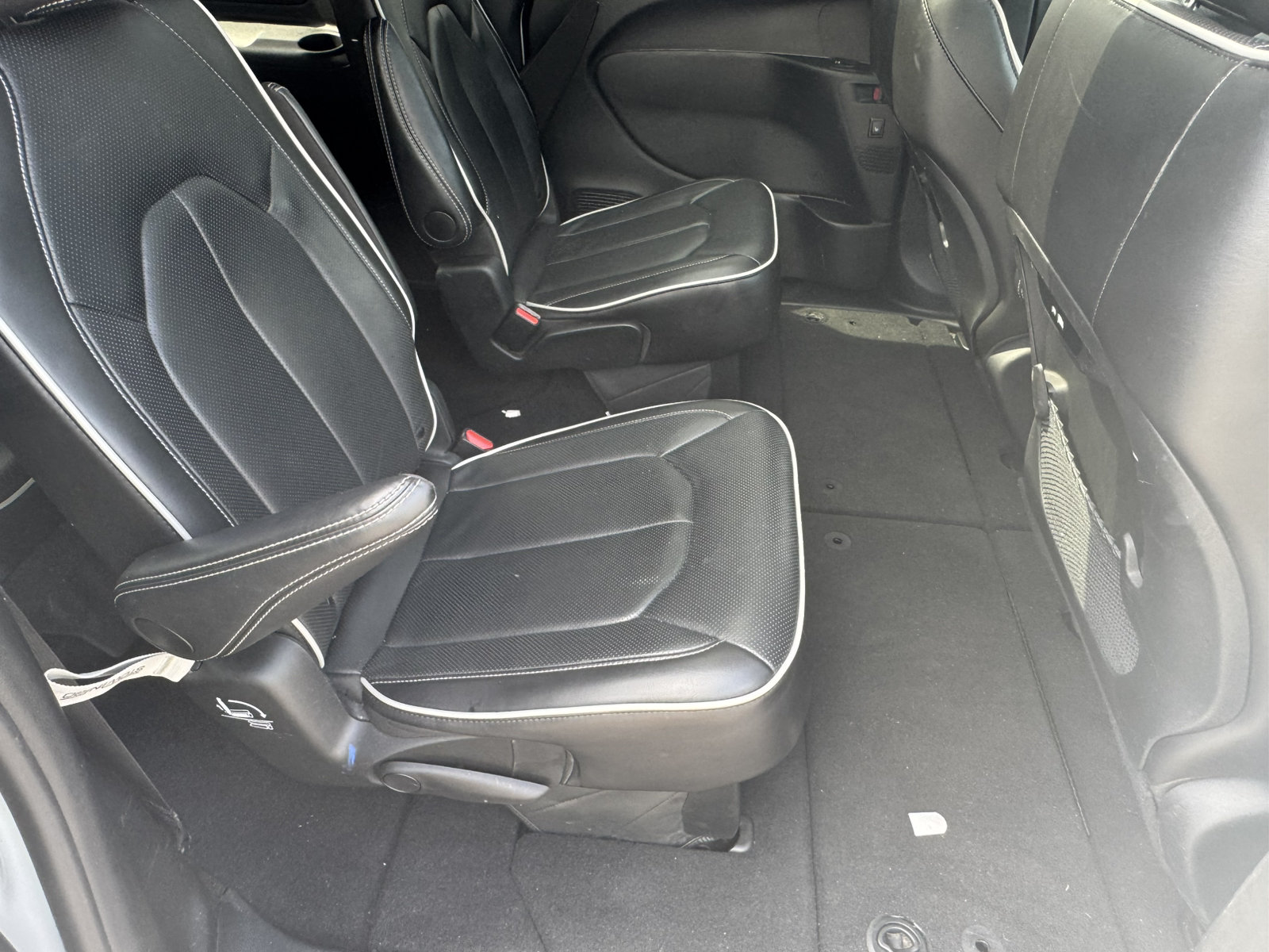 Used 2025 Chrysler Pacifica Limited FWD image 19