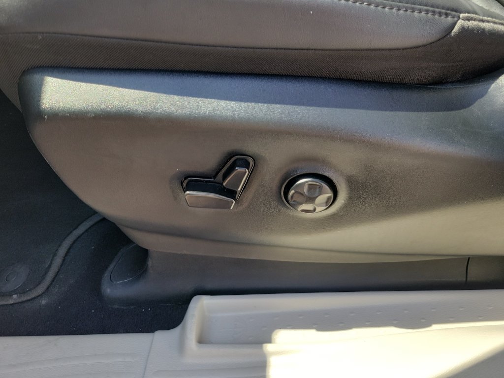 Used 2024 Chrysler Pacifica Limited FWD image 19