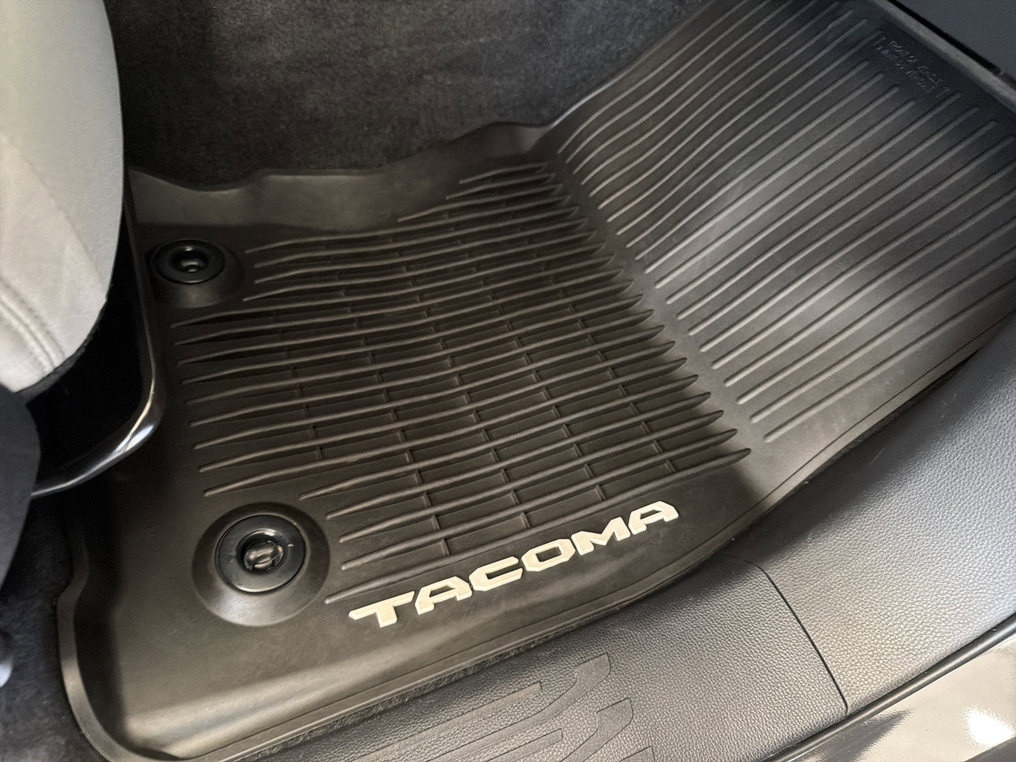 Used 2024 Toyota Tacoma SR5 AWD/4WD image 36